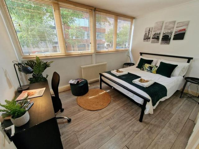 2 Bedrooms Flat In Great Location! 伦敦 外观 照片