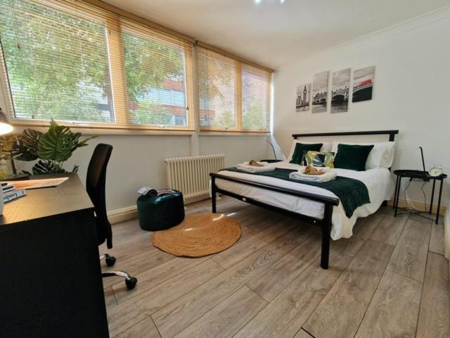 2 Bedrooms Flat In Great Location! 伦敦 外观 照片